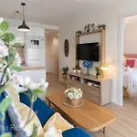 شقة Coastal Retreat With Private Patio Steps From *