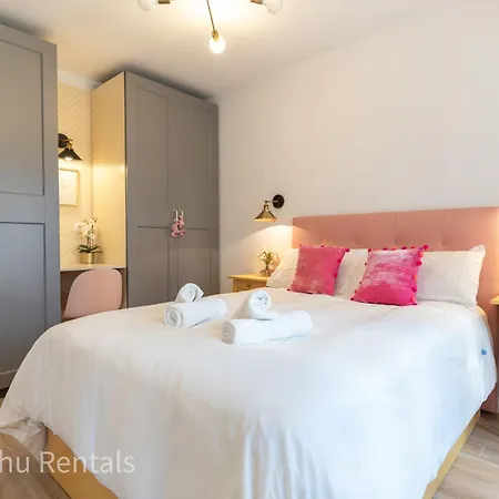 Coastal Retreat With Private Patio Steps From Appartement