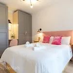 Coastal Retreat With Private Patio Steps From Apartament