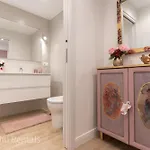 Coastal Retreat With Private Patio Steps From Apartament *