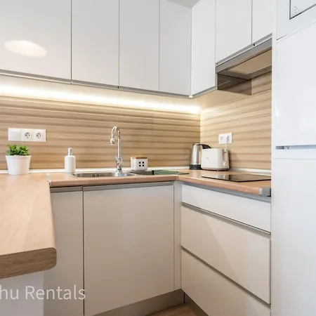 Coastal Retreat With Private Patio Steps From