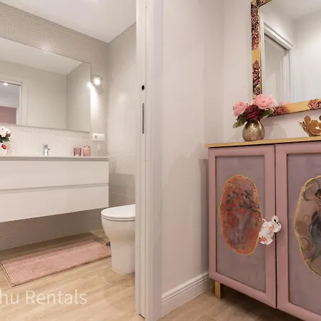 Coastal Retreat With Private Patio Steps From Apartament *