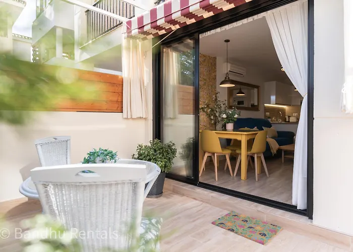 Coastal Retreat With Private Patio Steps From Apartamento