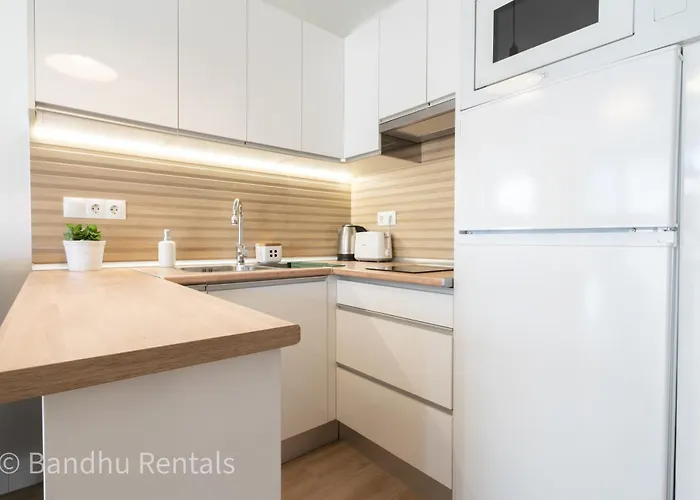 Apartamento Coastal Retreat With Private Patio Steps From Torremolinos