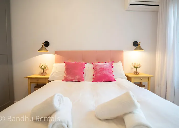 Coastal Retreat With Private Patio Steps From Appartement Torremolinos