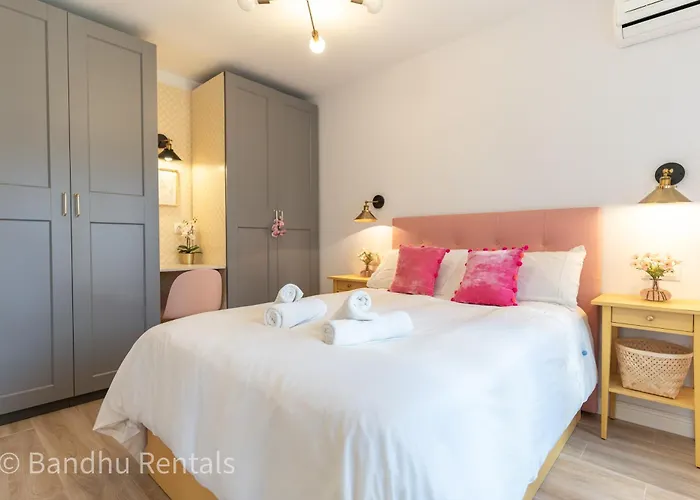 Coastal Retreat With Private Patio Steps From Appartement