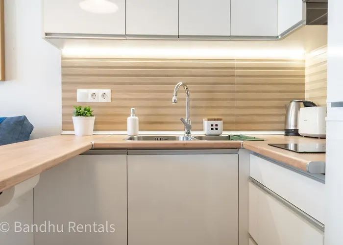 Coastal Retreat With Private Patio Steps From Appartement Torremolinos